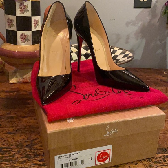 Size 9 US Christian Louboutins- So Kate - Picture 1 of 5